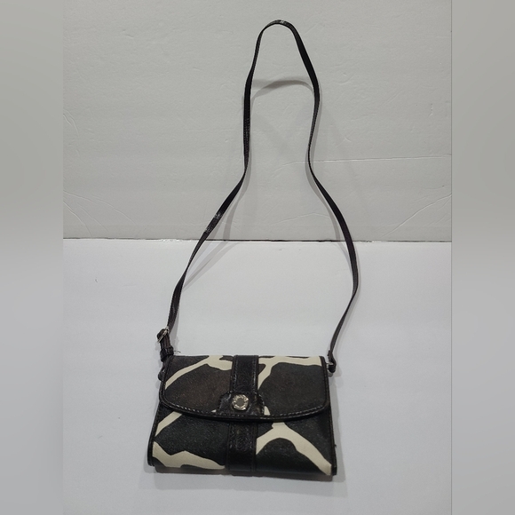 Nine & Co.Black and White Women's Crossbody Small Bag Giraffe Prnt - Picture 1 of 8
